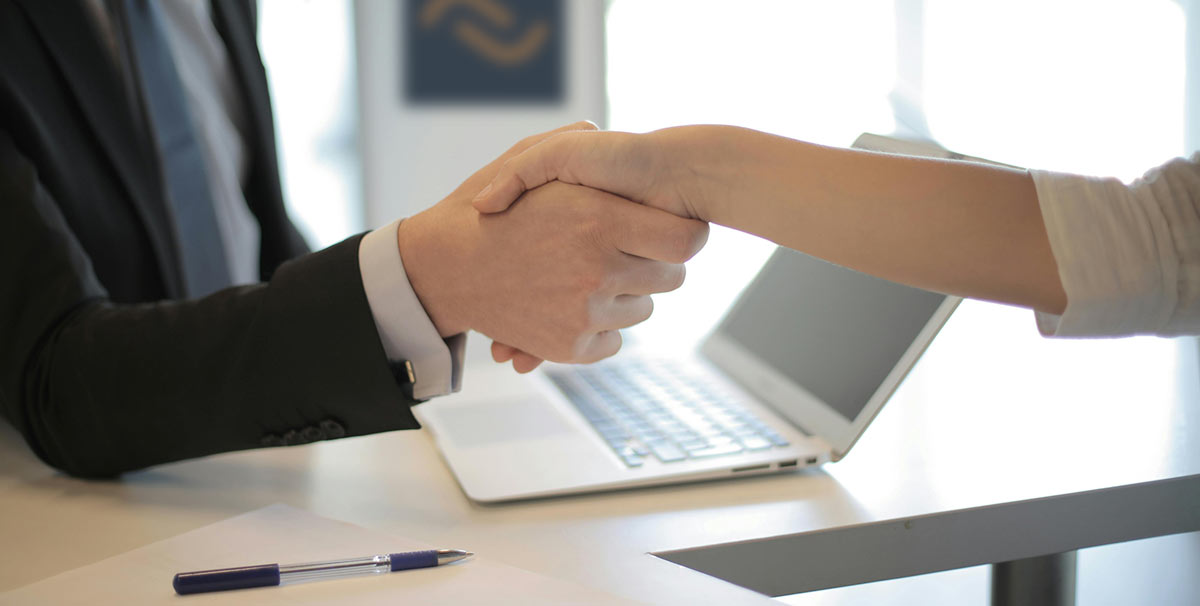 Poignée de main - Choix des pompes funèbres